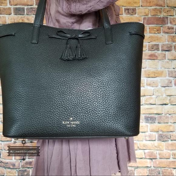 kate spade Handbags - Kate spade leather Hayes Street Large Black Tote